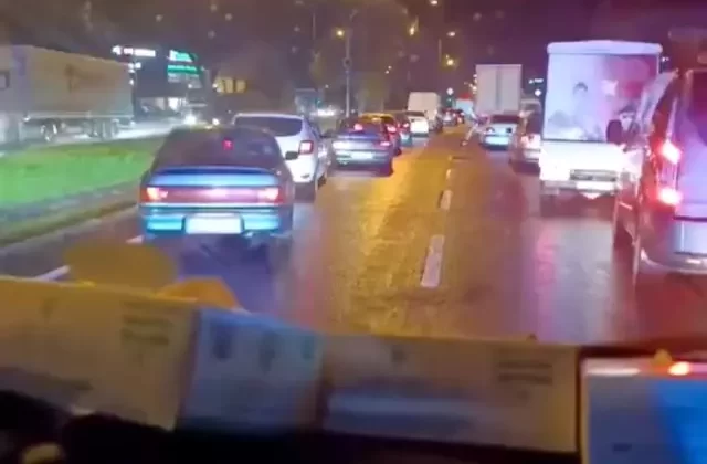 Düzce’de Ambulansa Fermuar Sistemiyle Yol Verildi