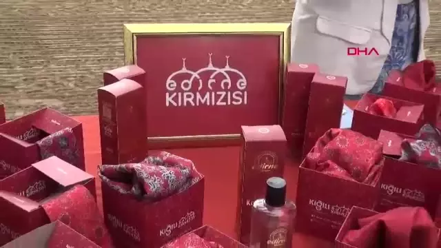 EDİRNE kırmızısına rengini veren bitki hasat edildi, kumaşlar boyandı