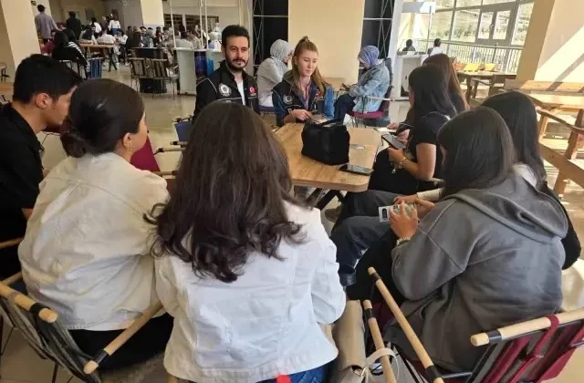 Hakkari Emniyet Müdürlüğü’nden Üniversite Öğrencilerine Güvenlik Eğitimi