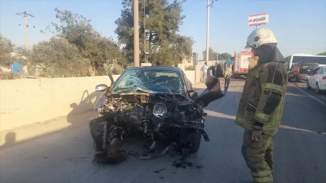 İzmir Kemalpaşa’da Otomobil ile Minibüs Çarpıştı: 1 Yaralı