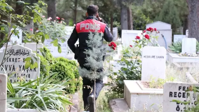 İzmir’de kazılan mezarda siyah poşet içinde başka iki insanın kemikleri bulundu