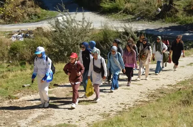 Kadınlar Doğa Yürüyüşü ile Sağlıklı Yaşama ve Doğa Koruma Vurgusu Yaptı