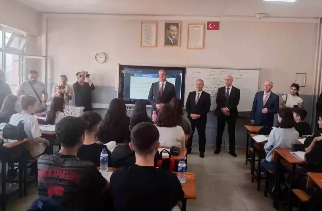 Karabük’te Öğrencilere Kitap Dağıtımı Başladı