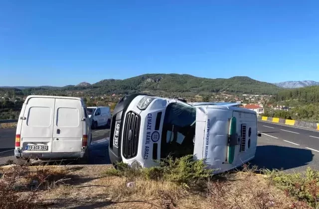 Köyceğiz-Gökova Kavşağında Trafik Kazası: 3 Hafif Yaralı