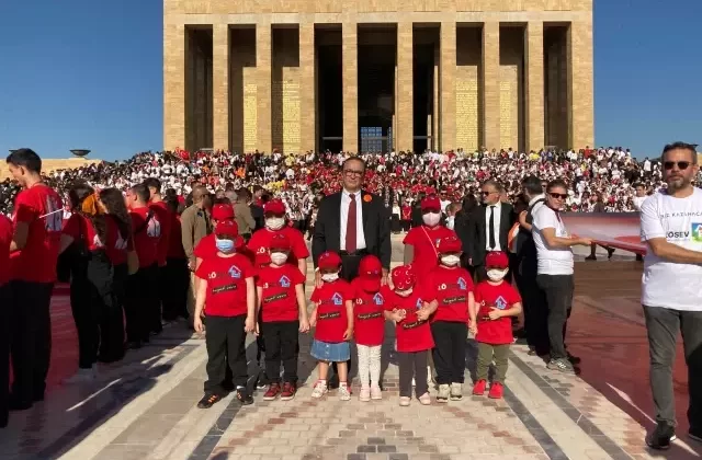 LÖSEV, Anıtkabir’de 30 Bin Kişiyle Anma Töreni Düzenledi