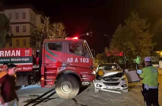 Muğla’da Orman Arazöz ile Otomobil Çarpıştı: 1 Yaralı