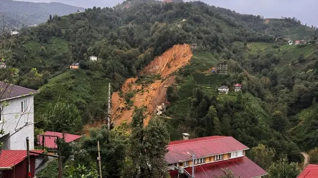 Rize’de Heyelan: 2 Ev Toprak Altında Kaldı, 3 Ev Tahliye Edildi