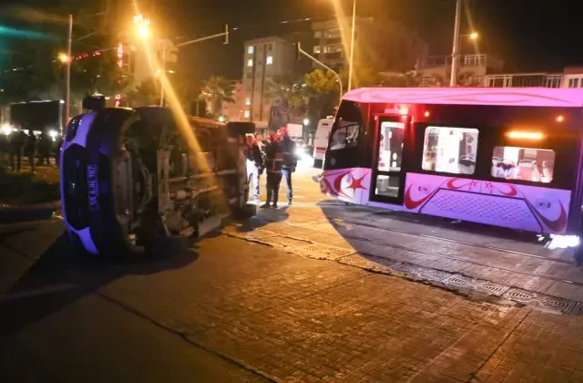 Samsun’da Tramvay Ambulansa Çarptı: 4 Yaralı