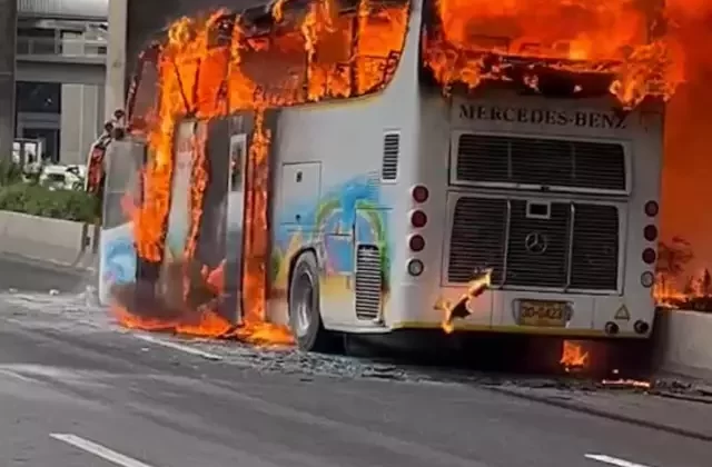 Tayland’da Okul Otobüsü Yangını: 16 Çocuk ve 3 Öğretmen Hayatını Kaybetti