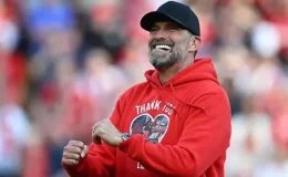 Teknik direktörlüğü bırakan Jürgen Klopp, başkan olarak geri döndü