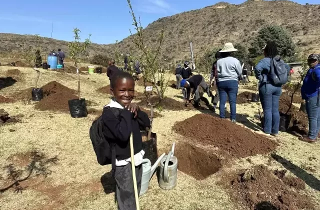 TİKA, Lesotho’ya 2000 Fidan Hibe Etti