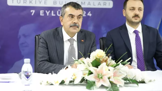 Üstü çizildiği söylenen Bakan Tekin’e açıkça soruldu: Gidiyor musunuz?