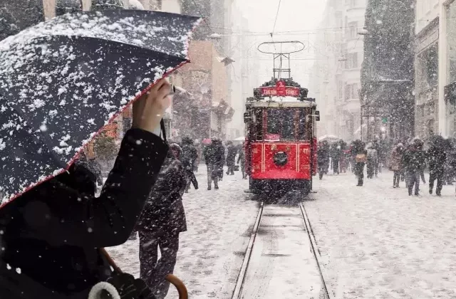 AKOM tarih vererek duyurdu: İstanbul’a lapa lapa kar yağacak