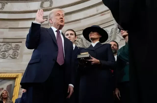 Elini basmadı! Trump’ın yemin töreninde dikkat çeken anlar