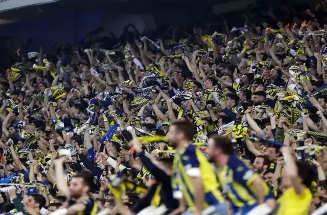 Fenerbahçe’de ilk ayrılık: Yıldız futbolcu sosyal medya paylaşımında takıma veda etti