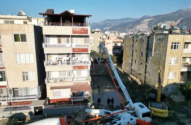 Hatay’da temel kazısı sonrası bina temelinde göçük meydana geldi