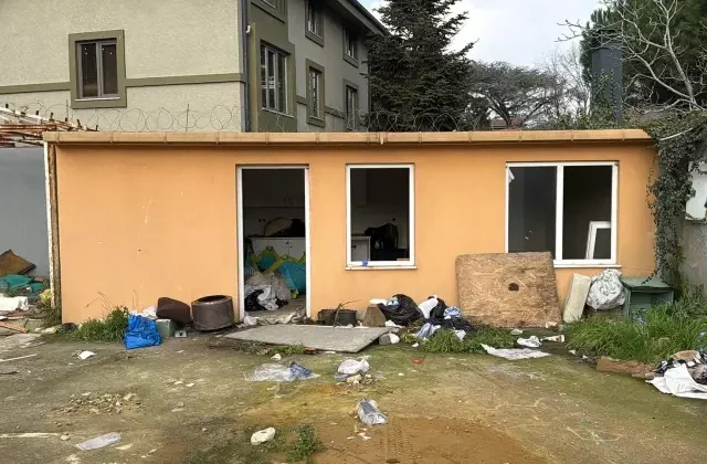 İstanbul’un göbeğinde dram: İki kardeş prefabrik evde ölü bulundu