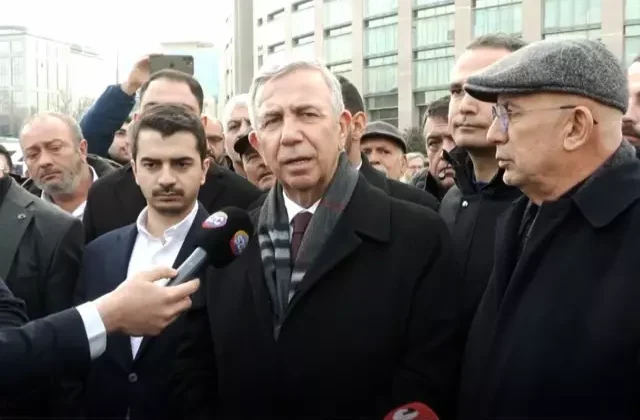 Mansur Yavaş, İmamoğlu’na destek için Çağlayan Adliyesi’ne geldi