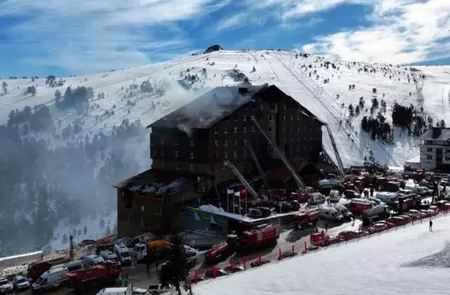 Otel yangınına ilişkin soruşturmada Bolu Belediye Başkan Yardımcısı ve İtfaiye Müdür Vekili gözaltına alındı