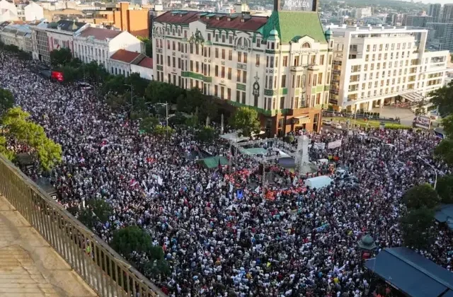 Protestolarla yangın yerine dönen Sırbistan’da Başbakan Vucevic istifa etti