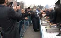 4 bin 500 kişi sıraya girdi! Tam 1 ton hamsi ücretsiz dağıtıldı, büyük izdiham yaşandı