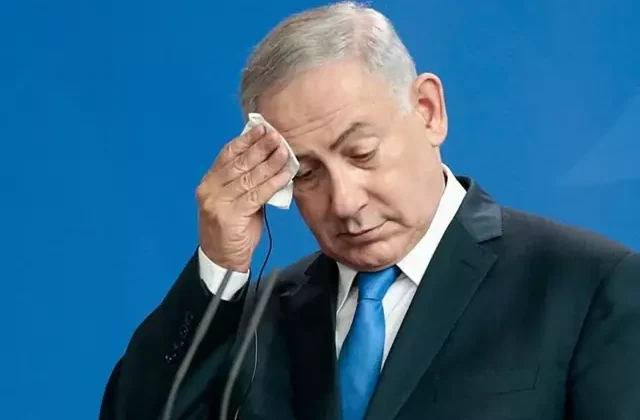 ABD’ye giden Netanyahu Beyaz Saray’ın önünde protesto edildi