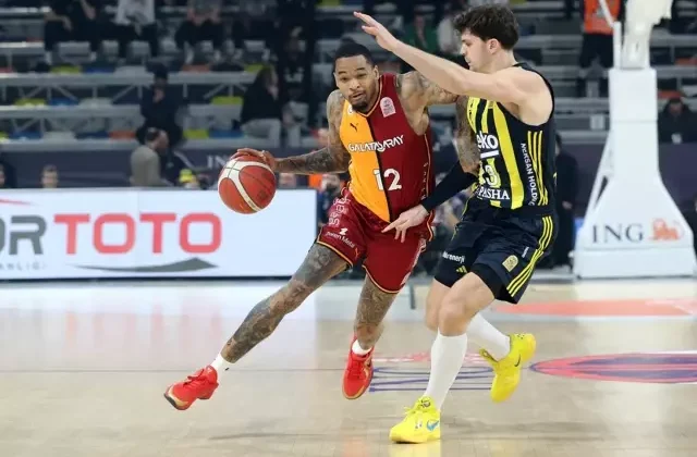 Basketbolda Fenerbahçe-Galatasaray maçı yarıda kaldı