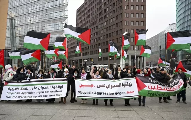 Berlin’de Filistin destekçileri Trump’ın açıkladığı ‘planı’ protesto etti