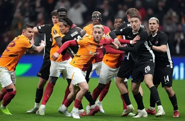 Bütün ülke Galatasaray-AZ Alkmaar maçını konuşuyor