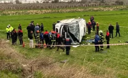 Denizli’ye turnuvaya giden öğrencileri taşıyan midibüs devrildi: 2 ölü, 26 yaralı