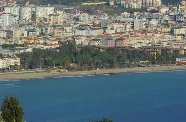 Deprem bölgesindeki konut ve iş yerleri yıl sonuna kadar hak sahiplerine teslim edilecek