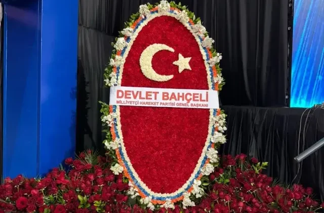 Devlet Bahçeli’den AK Parti kongresine özel çiçek aranjmanı! İşte verilen mesaj