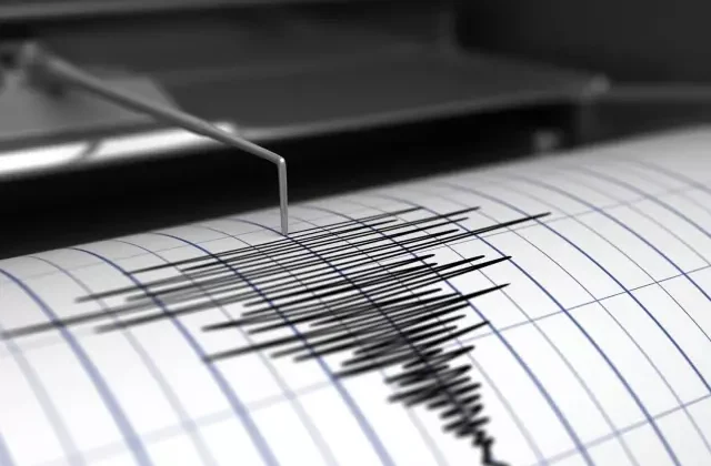 Ege Denizi beşik gibi sallanıyor! Son 2 saatte 5 deprem