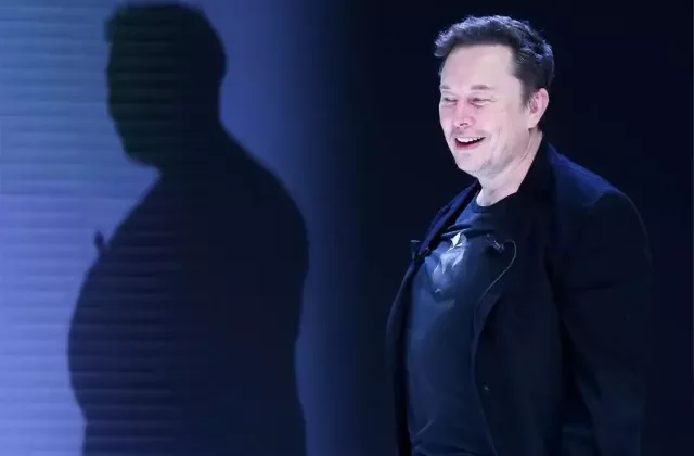 Elon Musk’tan dikkat çeken öneri: Radio Free Europe ve Voice of America kapatılsın