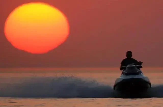 Film gibi olay! 10 yıl önce kaçtığı Türkiye’ye jet ski ile döndü