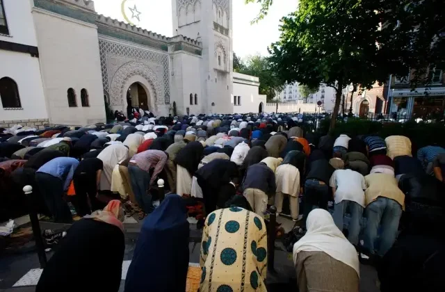 Fransa’da imamlık mesleği resmi olarak tanındı