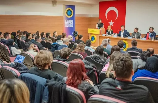 “Geleceğe Hazır Kariyerler” konferansı girişimcilik rüzgarı estirdi