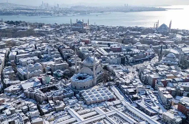 Her yer beyaza büründü! İstanbul’da kar manzaraları