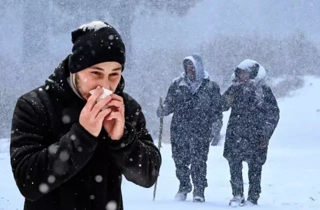 İstanbul’a lapa lapa kar geliyor! Kar kalınlığı 40 santimetreye ulaşacak