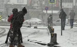 İstanbul’da 4 ilçe beyaza büründü, AKOM ve valilikten peş peşe uyarı geldi