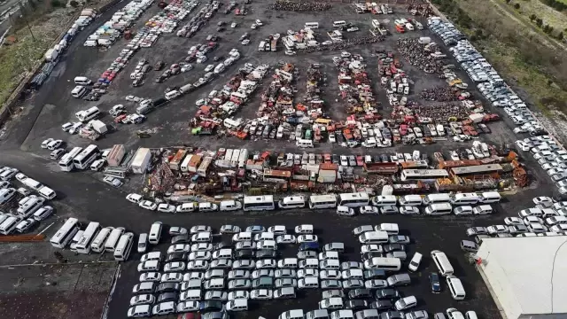 İstanbul’da borçtan icralık araç mezarlığında adeta servet yatıyor