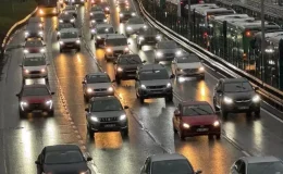 İstanbul’da haftanın ilk günü yağışla birlikte trafik çilesine dönüştü