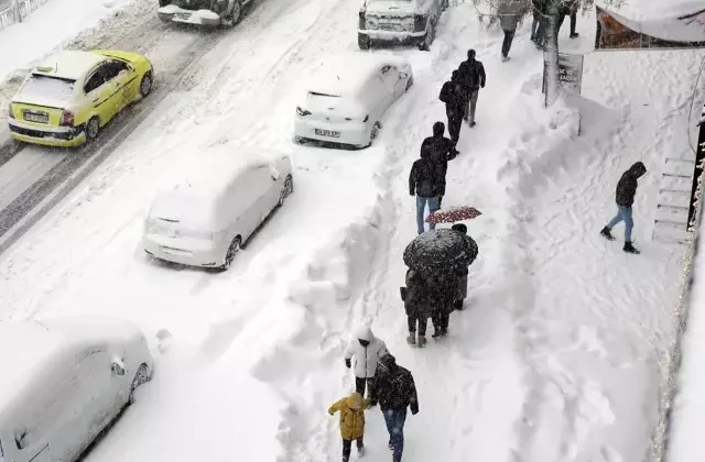 İstanbul’da kabus için saat verildi! 26 ilde okullar tatil, sayı sürekli artıyor