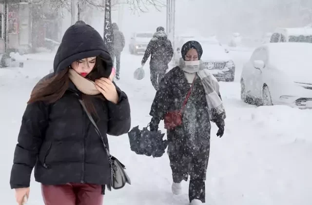 İstanbul’da kar şiddetlendi! Şehir Hatları vapur seferleri durduruldu