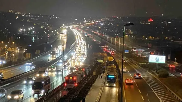 İstanbul’da okulların açılmasıyla birlikte trafik yoğunluğu artış gösterdi