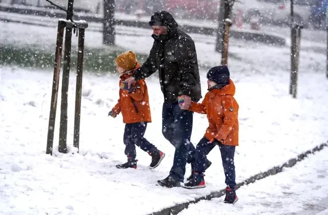 Kar alarmı verildi! İstanbul’da öğrenciler tatil beklerken, validen açıklama geldi