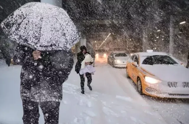 Kar yağışı İstanbul’u sardı! Kırmızı alarm seviyesine geçildi, valilik 7 maddede uyardı