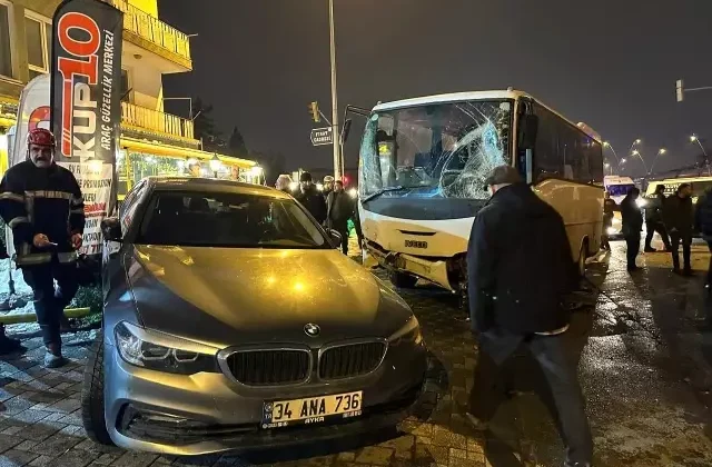 Kayseri’de işçi servisi 5 araca çarptı: 7 kişi yaralandı