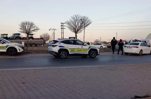 Konya’da traktör yüklü tır, polis aracı ile çarpıştı: Bir polis şehit oldu