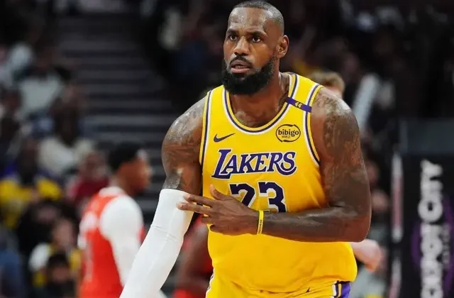 LeBron James, 42 Sayı ile Tarihe Geçti